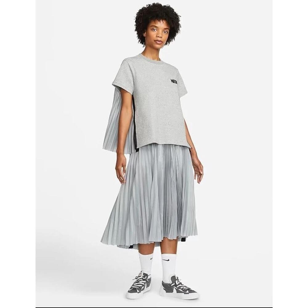 NWT Nike Tech x Sacai Pleated Short-Sleeve Sweatshirt Top Size Small